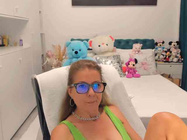 SalomeJade webcam