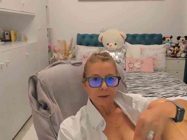 SalomeJade webcam