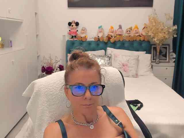 SalomeJade webcam