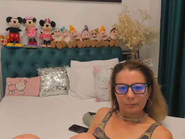 SalomeJade webcam
