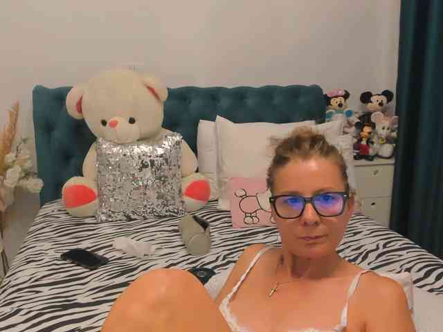 SalomeJade webcam
