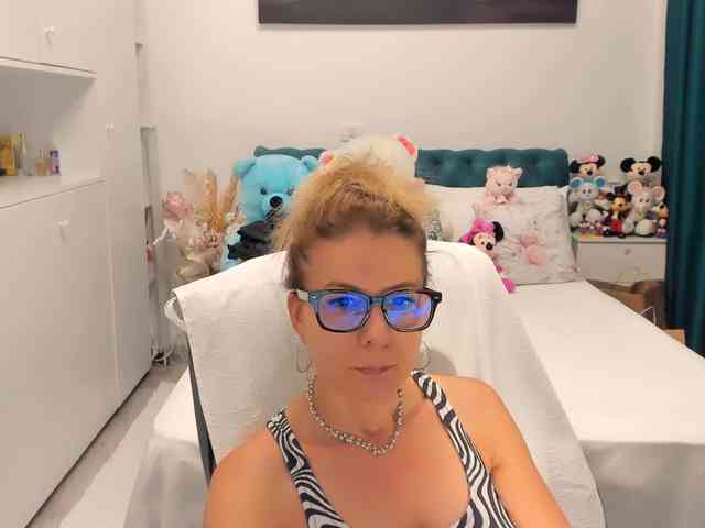 SalomeJade webcam