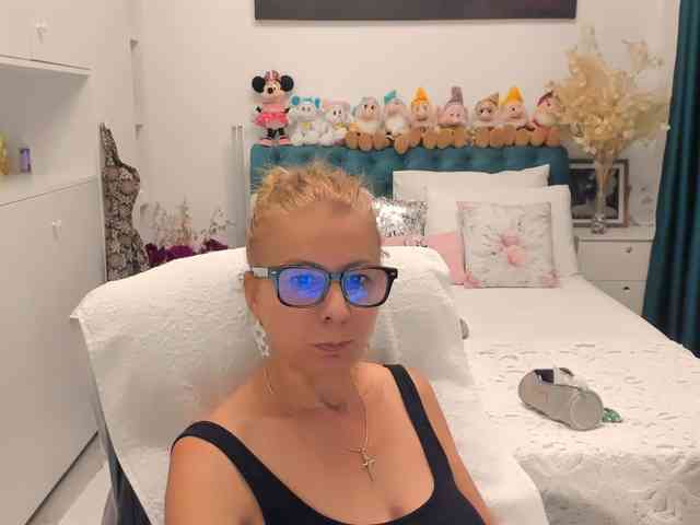 SalomeJade webcam