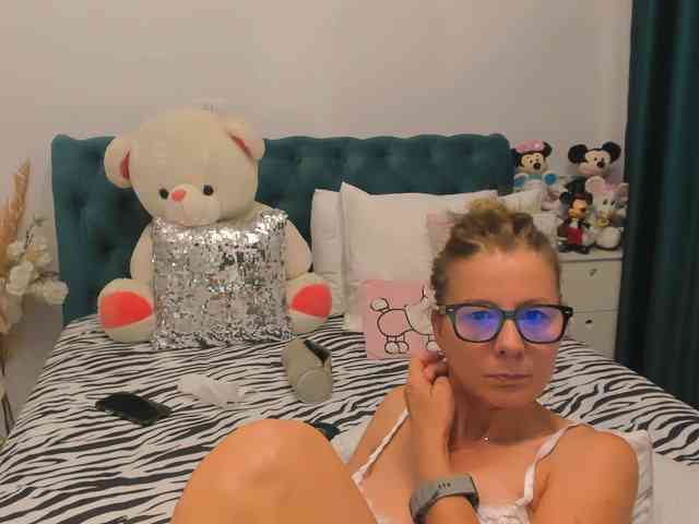 SalomeJade webcam