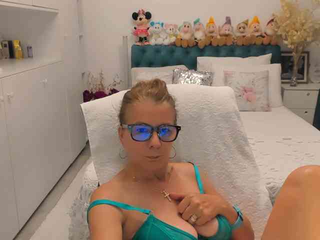 SalomeJade webcam