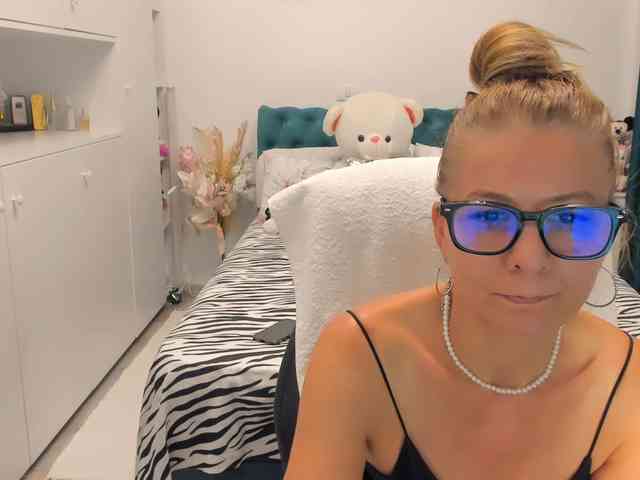 SalomeJade webcam