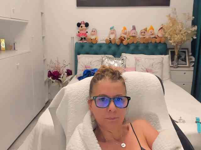 SalomeJade webcam