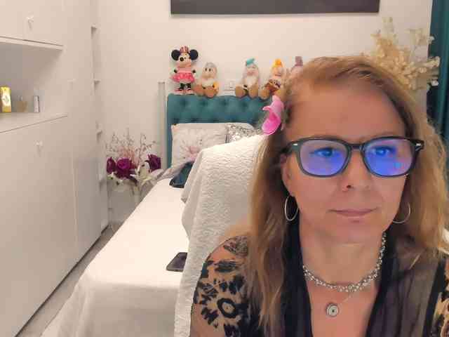 SalomeJade webcam