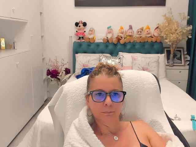SalomeJade webcam