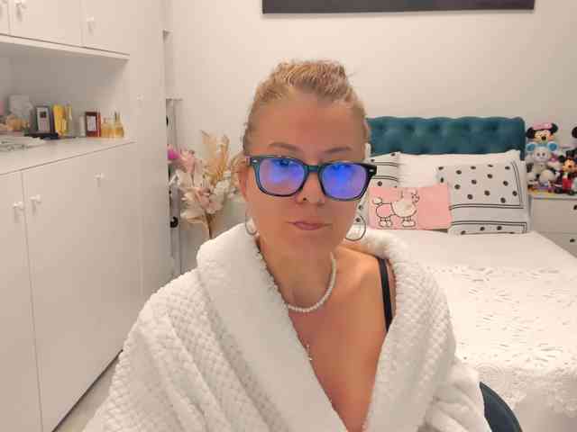 SalomeJade webcam