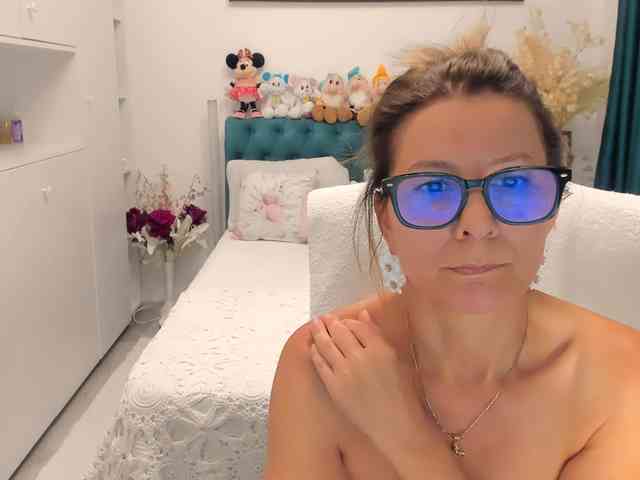 SalomeJade webcam