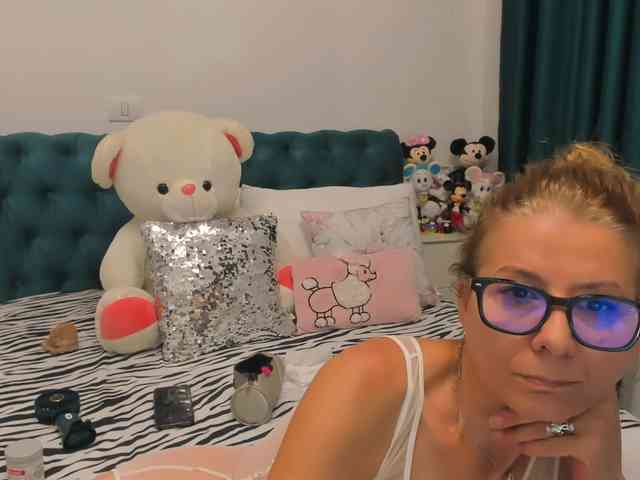 SalomeJade webcam