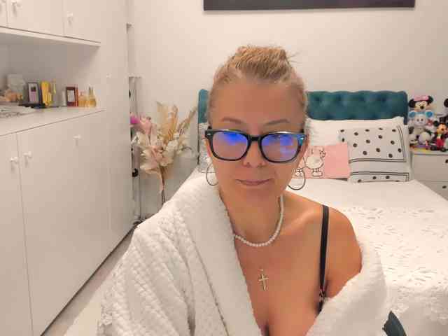 SalomeJade webcam