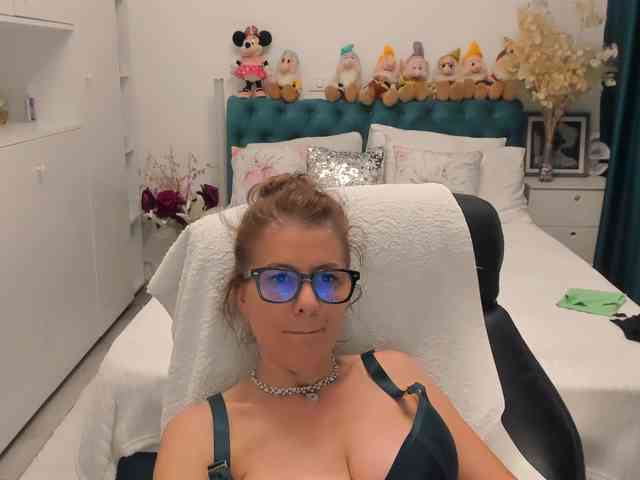 SalomeJade webcam