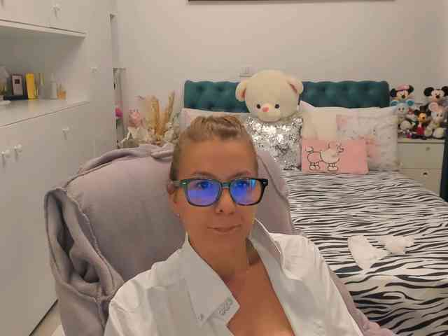 SalomeJade webcam