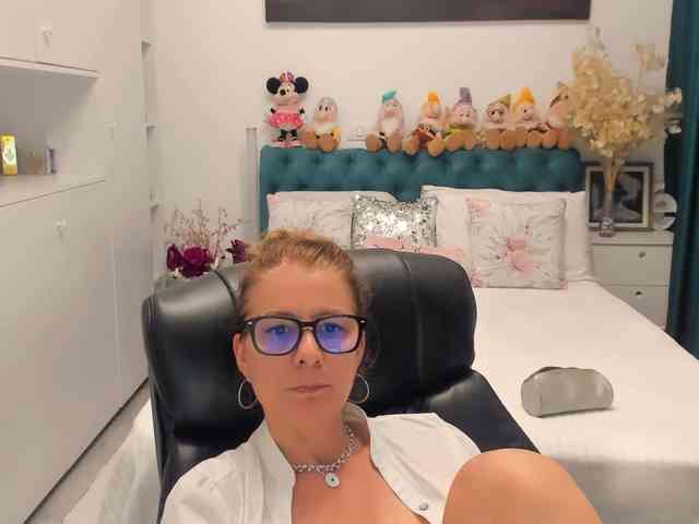 SalomeJade webcam