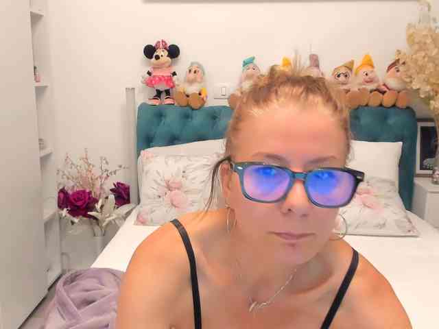 SalomeJade webcam
