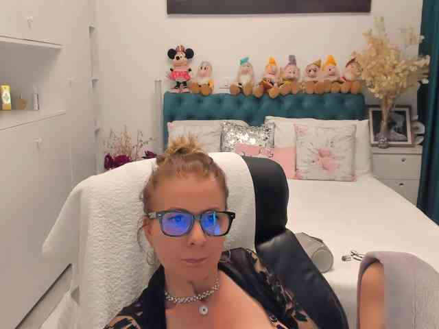 SalomeJade webcam
