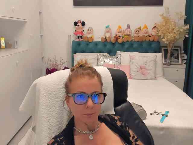 SalomeJade webcam