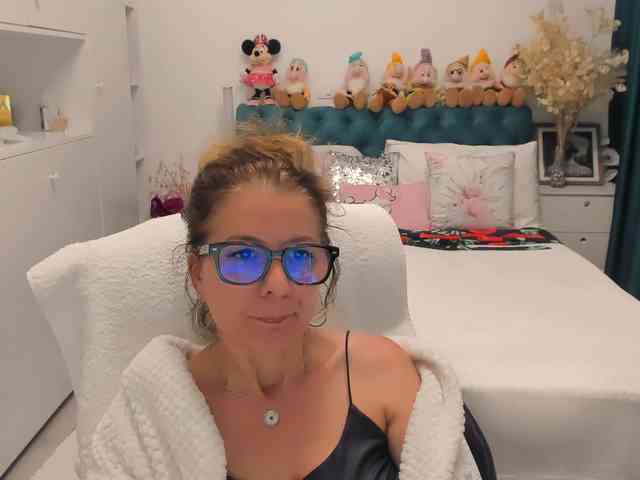 SalomeJade webcam