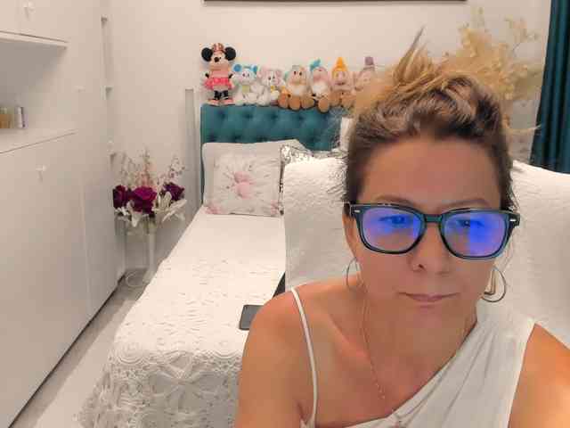SalomeJade webcam
