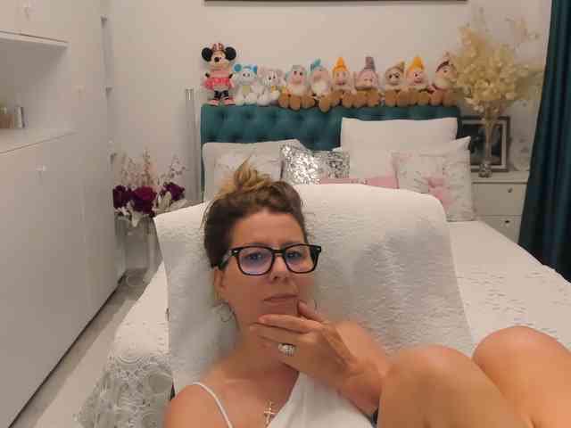 SalomeJade webcam