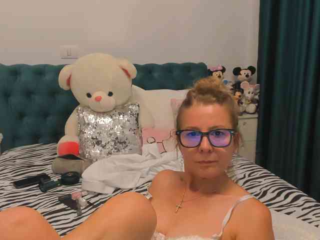 SalomeJade webcam