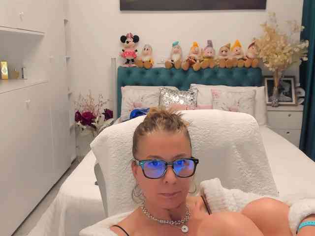 SalomeJade webcam