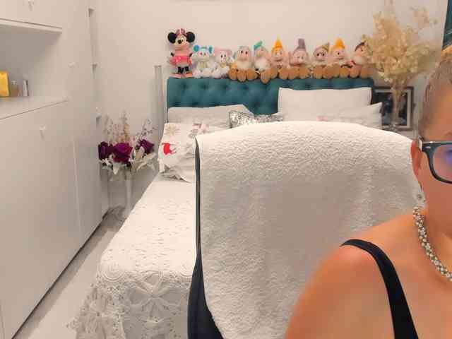 SalomeJade webcam