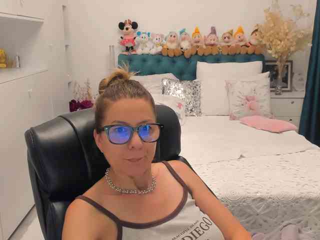 SalomeJade webcam