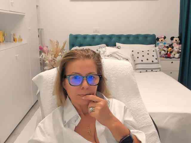 SalomeJade webcam