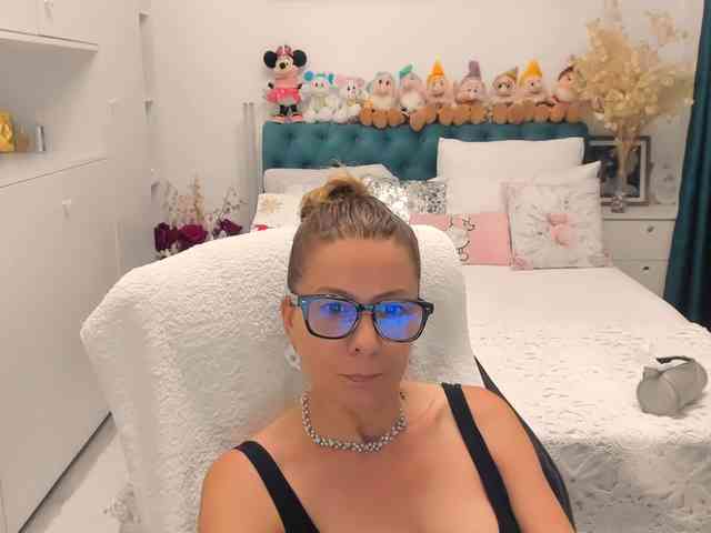 SalomeJade webcam
