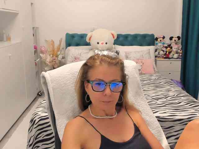 SalomeJade webcam
