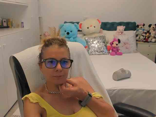 SalomeJade webcam