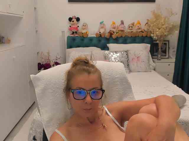 SalomeJade webcam
