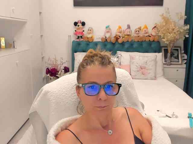 SalomeJade webcam