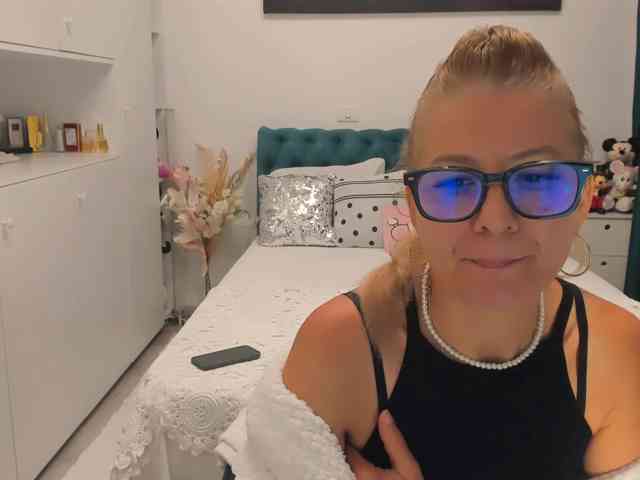 SalomeJade webcam