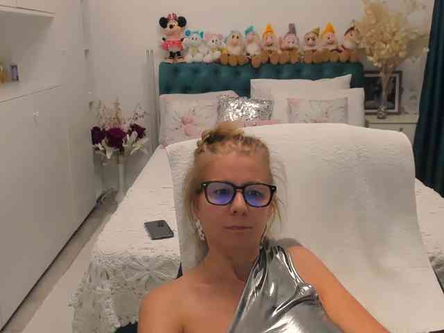 SalomeJade webcam