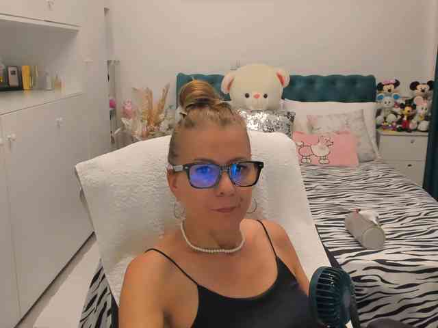 SalomeJade webcam