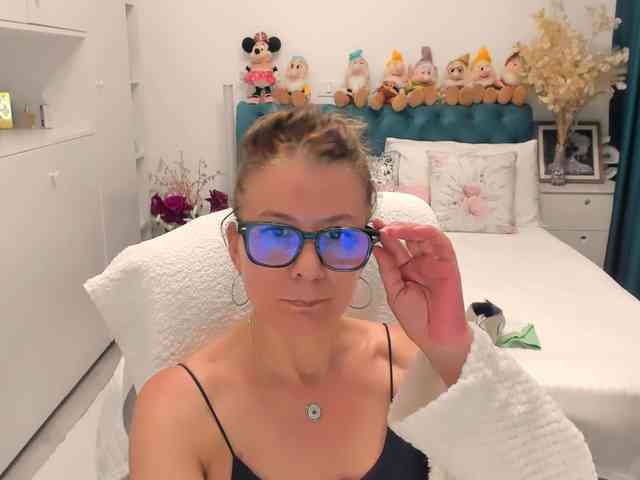 SalomeJade webcam