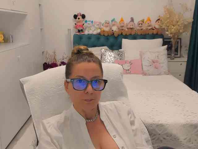 SalomeJade webcam