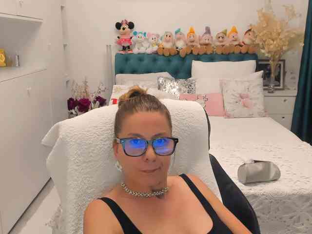 SalomeJade webcam