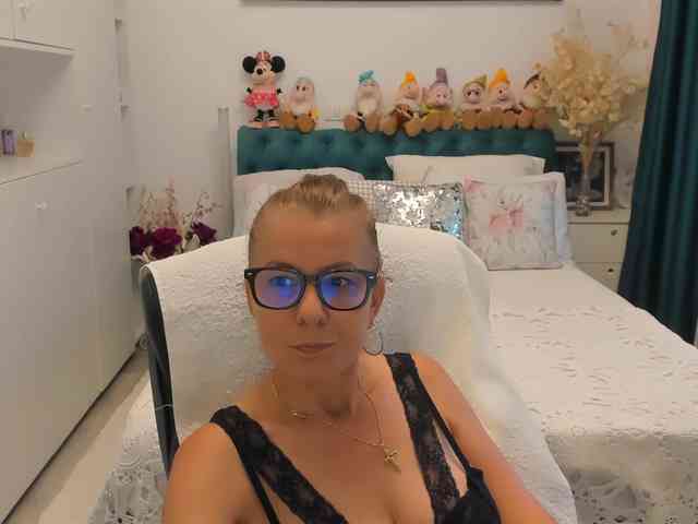 SalomeJade webcam