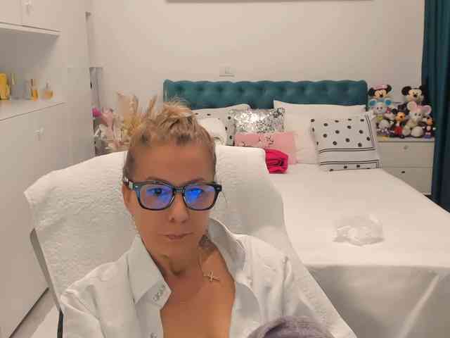 SalomeJade webcam