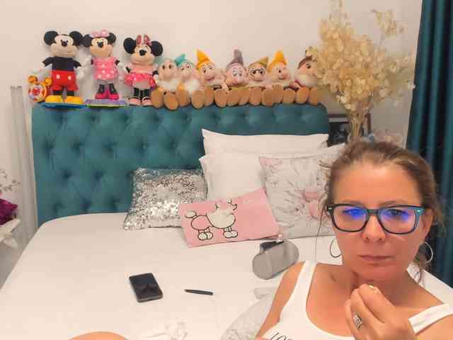 SalomeJade webcam