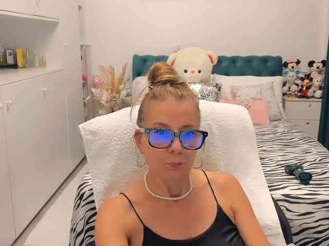 SalomeJade webcam