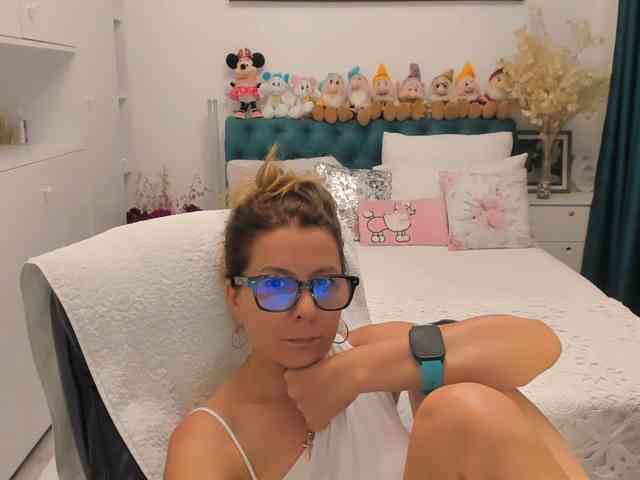 SalomeJade webcam