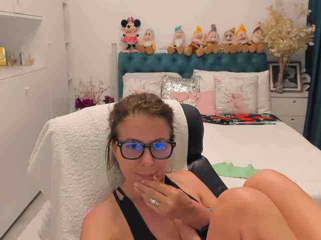 SalomeJade webcam