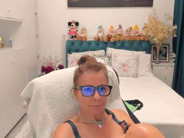SalomeJade webcam