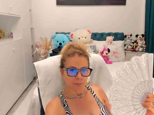 SalomeJade webcam